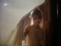 Az orosz fiatalok már régóta álmodtak arról, hogy két ember életképes módját kibaszják, és amikor ilyen lehetőség van, a gyermek gyorsan meztelenül előttük, ugyanakkor nagyszerű lehetőséget teremtve számukra. Az orgazmus kitöréseitől a dupla női penetráció petite nyögés keményen ösztönzi a pályázókat, hogy növeljék a forró szex sebességét. Ezen a gyönyörű napon a gyermek megtapasztalja a páratlan örömöt, feladja a barátját minden helyzetben, amire gondolhat. Végül apa lánya szex a lány térdre, majd használj