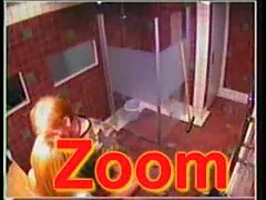 A barna hajú lány, aki szenvedélyes, apalányasex hogy hozta az ember, hogy átvegye az irányítást a ház, ahol ő igazán akar eladni. Miután szinte az egész szobát megvizsgálta, a pár elment a hálószobába, ahol az ember nem tudott ellenállni a vágynak, hogy többet megtudjon erről a szukáról. Alkuért cserébe a lány nem tagadja meg a potenciális ügyfelet, és amikor aláírta az összes dokumentumot, a gyermek büszke arra, hogy egy pár mellet talál előtte, amelyen keresztül a puha pengékkel rendelkező emberek elcsús