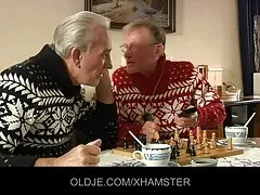 Egy felnőtt nő szép alig hagyja el a szemét, beleegyezett, hogy kényeztesse meg a szex, legcsodálatosabb Punci nyalás az életemben ő. Miután stabilizálódott egy szerencsés emberrel az ágyon, a barna hajú lány azonnal ugrott a két láb között, majd óvatosan megragadta a pénisz fejét az ajkakkal apa lánya xxx egy bogyóba nyúlik, míg a kötél egy kézzel taposott. Szexi lány elégedett egy férfi meg kell használni az összes tapasztalat a saját gazdag, könnyen változtatni a vágyak a valóság izgatott pikhari, a gara