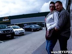 Két szexi lány nem tölthet egy napot edzés nélkül. Tehát ma együtt kezdik a szórakozást, hihetetlen vágyat éreznek. Jöttek ki gyönyörű fehérnemű őket, ez kiemeli a jó Leszbikus. A kezük nem unja meg az édes terület simogatását, mivel a gyönyörű emberek nagyon jól ismerik a meleg szórakoztató falu minden titkát. Hamarosan jön a Nyalás, amikor egy lány dinamikusabb, mostoha apa szex feküdt a láb és a kezdete kemény, puha, Nyalás, vagina, szexi, szép. Nem felejtette el a pápa rezgését,hosszú ideig edzett, lágy