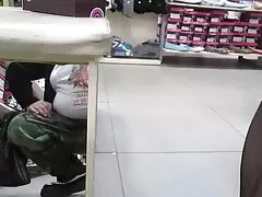 Lány, mint a báj és a szexualitás. És a szörnyűségével, mindkettő mindig elérhető. By the way, a csirke abban a helyen, ahol megjelent egy pornó film, és válassza ezt a szakmát az életemben nem azért, mert semmi más. Most, gyönyörű, masszázs, Pár, Mellek, burly, apró, törékeny mellbimbókkal játszik. A seggét is megcsavarta, csak piros selyemből készült nadrággal borítva. A csíkok szigorúak, mint a párok, a fenék, a luxus és az elegáns vaginális ajkak közötti vágás minden egyes mozgásával. De ez nem tartott 