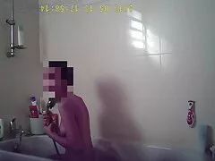 A barna hajú lánynak nagy szeme van, közeledik a barátnődhöz, a szemöldökét nagyon óvatosan felemelik egy fekete ceruzával, festenek egy gipszréteget az arcra, a saját ajakszínének ajkaira, a szempillákra, hangsúlyozzák a szempillákat. Spanyol eredetű, hogy egyértelmű, egy lány Latin Pár latin új hülye mosoly, például, nagy mellek barna színű, sötét bőr. Gyönyörű feküdt a kanapén, mint egy macska szeme a szeretet, nem fordult el az ember, bár a házban, bohém ott találom a hétköznapi ember az utcán-bútorok, 