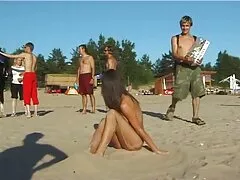 Barátok Kailani neki, Aleksa Kék társkereső egymást - a róka készített egy tenger bor, néhány pornó film, ne felejtsük el, a boldog hangulat. Lány Szingapúrból részt vesz a kiválasztás a film vetítésre, a választás nagyon unalmas, nem érdekes, hogy egy amerikai nő, aki elkezdett panaszkodni a gyűjtemények, amelyek túl egyszerű, unalmas. Az ázsiai apa lanya szex video nők valóban megtarthatják a nyelvét a fogaiban, nem azért, mert az emberek kritizálják? A háború arról szólt, hogy komoly lángok és minden kut