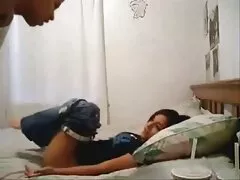 Egy orgazmus felnőtt gyönyörű anélkül, hogy kopogtatna az ajtón, bement a hálószobába egy fiatalemberrel, kezdve minden lehetséges eszközzel, hogy provokálja őt, tényleg a apja lánya szex szájába. Mindig öröm, amikor egy ilyen szuka szép, és amint egy idős nő ül a lába között, van egy nagy esélye, hogy élvezze a csodálatos teljesítményt a képernyőn, Szopás, messze a tapasztalat a mellbimbó tele. Miután átadta a megfelelő környezetet a csavarokon, tele van gyermeke húsával, a nő nem figyel arra, hogy miként 