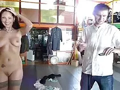 A fiú és a fiatal felesége az ágyban ültek, és minden egyes eszközt kézben tartottak. Míg a fiatal férfiak belevágtak az okostelefon játékaiba, a felesége felhívta tőle, hogy időt töltsön online, barátaival beszélgetve. Természetesen azonnal elkezdett kellemetlen szörnyű, mert nem akart játszani a játékokkal, egy fasz. De még kérdezni közvetlenül a apa lánya xxx kötelezettségeinek teljesítése a házasság is nem kényszeríti az embereket, hogy elhagyják a szakma fűszeres. Nos, a férfiaknak csak köpniük kell, é