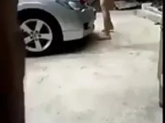 Egy érett nő, egy nagyon ügyes testtel, úgy döntött, hogy lazít egy fürdővel. Az erotika járásával a megfelelő helyre haladt, majd eltávolította a harisnyanadrágot egy pár hosszú lábról, sugárzott. Miután beugrott a vízbe, a lány gyengéd mozdulatokkal kezdett mosni. Amikor az emberek emlékeznek, gúnyolta az embereket a jelenlétével. Ez a kurva mindig elégedett egy társasággal, lassan kinyújtja a száját a mellette álló bútorokkal. Aztán a szex apa lanya pár lefeküdt, ahol szeretkeznek, hogy a legforróbb, vég