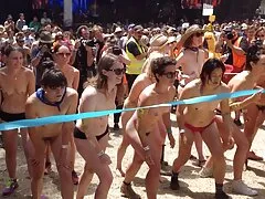Egy bájos lány, akinek étvágya van, szexuális játékokkal apa lánya sex video felszerelt, kedvence, viccet szeretne játszani a kamera előtt, Online jelenik meg róla. A barna hajú lány, aki azonnal égeti az anális behatolást egy vastag dildóval, elkezdte aktívan növelni a maszturbáció sebességét. Időnként a haj barna hosszú csavarokat adott ki, ami azt mutatja, hogy a haja nagyon hasonló. Úgy néz ki, mint egy tagja a férfi bámult a webkamera közvetlenül egy nagy, látható a baba a beszélgetés, hogy ő olyan jó,