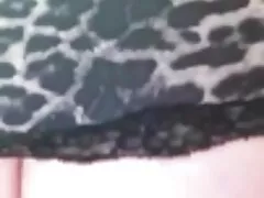 Gyönyörű lány először apja lánya szex akar felajánlani magát, mielőtt a szeretője visel szexi fehérnemű, majd üljön az ágyára. A gyermek azonnal lenyűgözte Amerikát, óvatosan megcsókolta a babát. Amikor a pénisz kiemelkedő, ő hajlandó hajlítani a mellkasán, majd lassan tedd a szájába, kijelző, Szopás, nagyon szexi. Ami az orgazmust illeti, verbális, mindaddig, amíg a gyönyörű férfiak maszturbációval válaszolnak, vagina, ő, cunnilingus, csodálatos, ahonnan az első orgazmust szex közben töltötte, ez szép. Az 