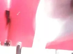 A tengerjáró hajó gazdag turisták a hajón szomáliai kalózok, aki megszervezte a támadást Hani Daimon, akik szeretnek szorítani pénzt a gazdagok, hogy a szegények Afrikában. A nők úgy viselkednek, mint apa lanyasex Robin Hood, és az ellopott pénzösszeghez csak egy orvostól gyűjtenek pénzt, kozmetikai sebészetet, hogy jelentős befolyást szerezzen magának az alatta lévő embereknek. A fickó aggódnia, Hani Daemon elrendelte a harmadik-román nehéz megérteni,aki nem ért semmit,de amikor a kalózok vannak beállítva,