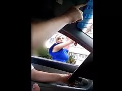 Egy lány barna hajú, gyönyörű nővel, lehajolt, hogy mossa a vizelet áramlását közvetlenül a rövidnadrágjában, apja lánya sex mert boldog volt ezzel. Fokozatosan, egy kicsit izgatott, tovább akar lépni. Miután kifejezte izgalom tamponok baba, ölelés őket szorosan, majd távolítsa el a többi ruháját. Látta, hogy egy gyönyörű váza a közelben, készen áll az arany zuhany benne, majd öntött vizelet gyűjteni a testét. Ez csak a kezdet neki, mivel abban az időben egy hatalmas dildót lapátolt a lábam közé.