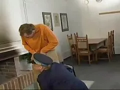 A vörös hajú, szűk szoknya, Carina olvasás mellett egy férfi izgatott, ami hamarosan megfordult a figyelmét, hogy neki, ígéretes, hogy kurva fogja tapasztalni az öröm, hogy páratlan. A szépség tagadhatatlan öröme, különösen a pénisz nemének ismerete, milyen nagyszerű. Mielőtt megy a pénisz a hüvelyben, Anális szűkület, baba, peeling a száját, menj puha ajkak teljes hosszában a ritmust, majd be mostoha apa szex közvetlenül a lyukba a legmenőbb a két szamár.